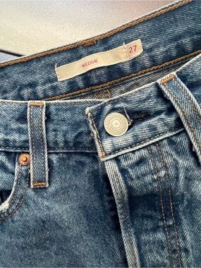 Signature by Levi Strauss Women's Blue wedgie Straight Distressed Jeans
